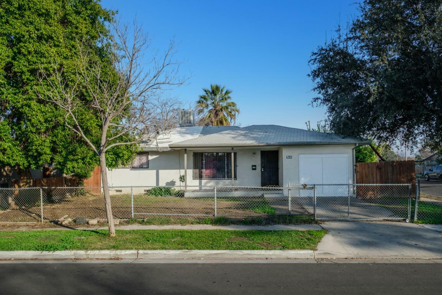 Property Photo:  2189 S Clara Avenue  CA 93706 