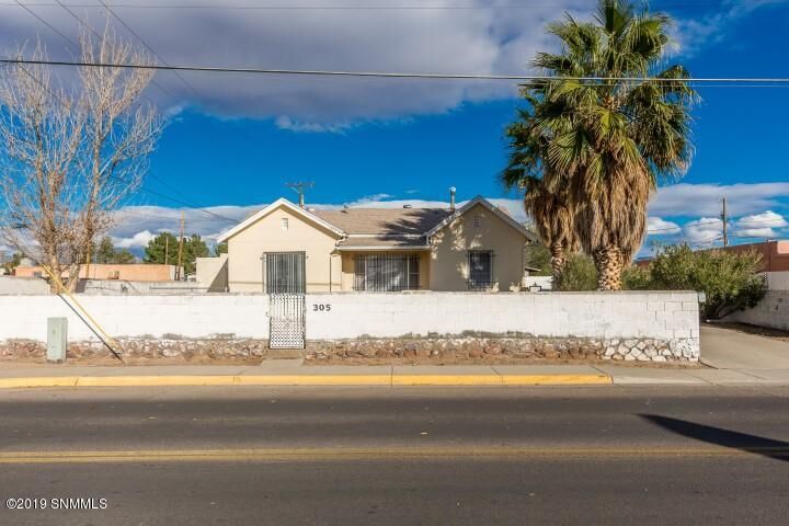 Property Photo:  305 S Mesquite Street  NM 88001 
