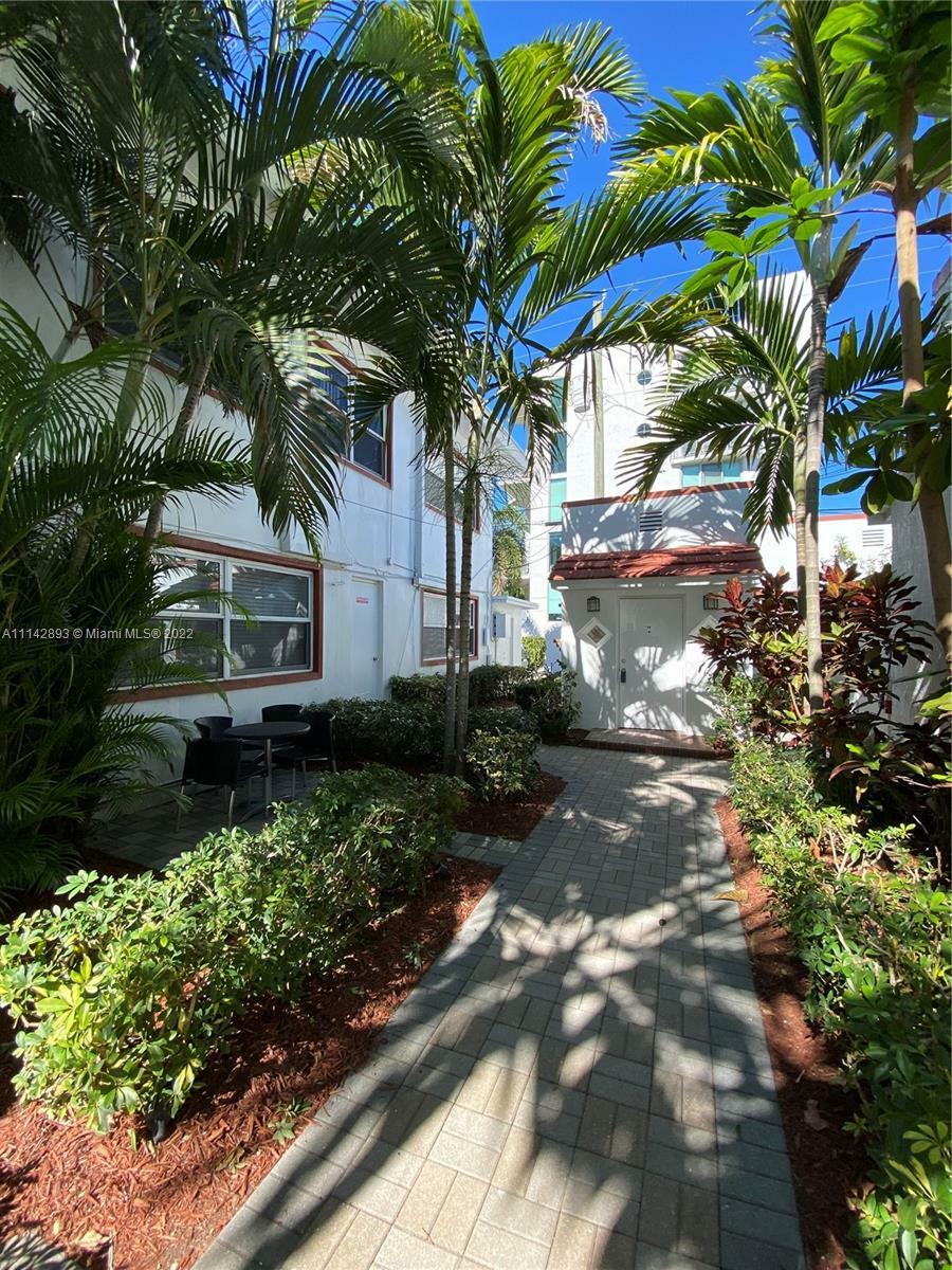 Property Photo:  905 SE 2nd Ct Rw  FL 33301 