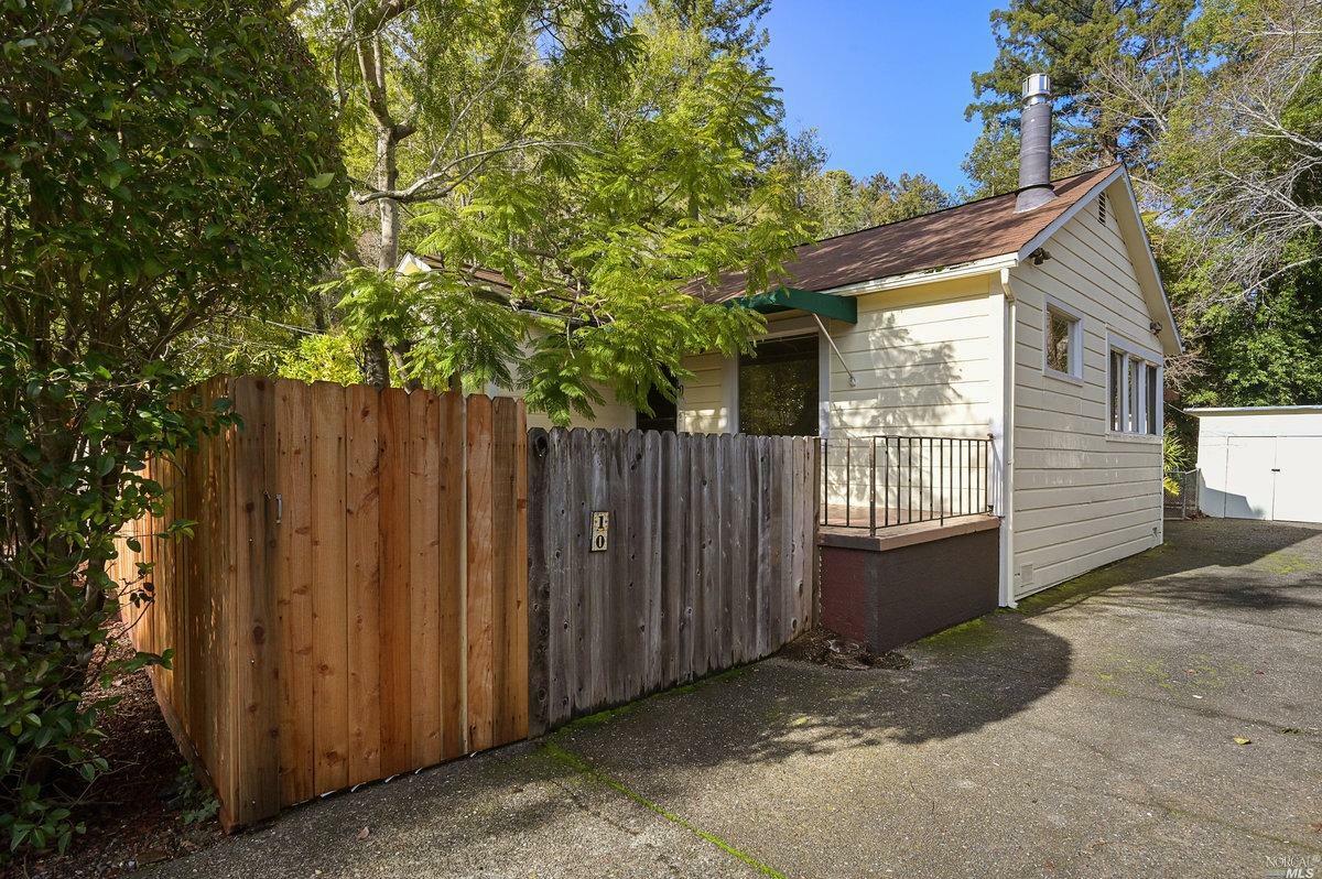 Property Photo:  10 Hillside Avenue  CA 94904 