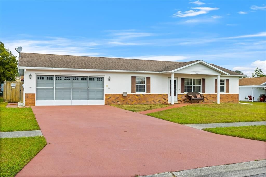 Property Photo:  38619 Trellis Avenue  FL 33540 