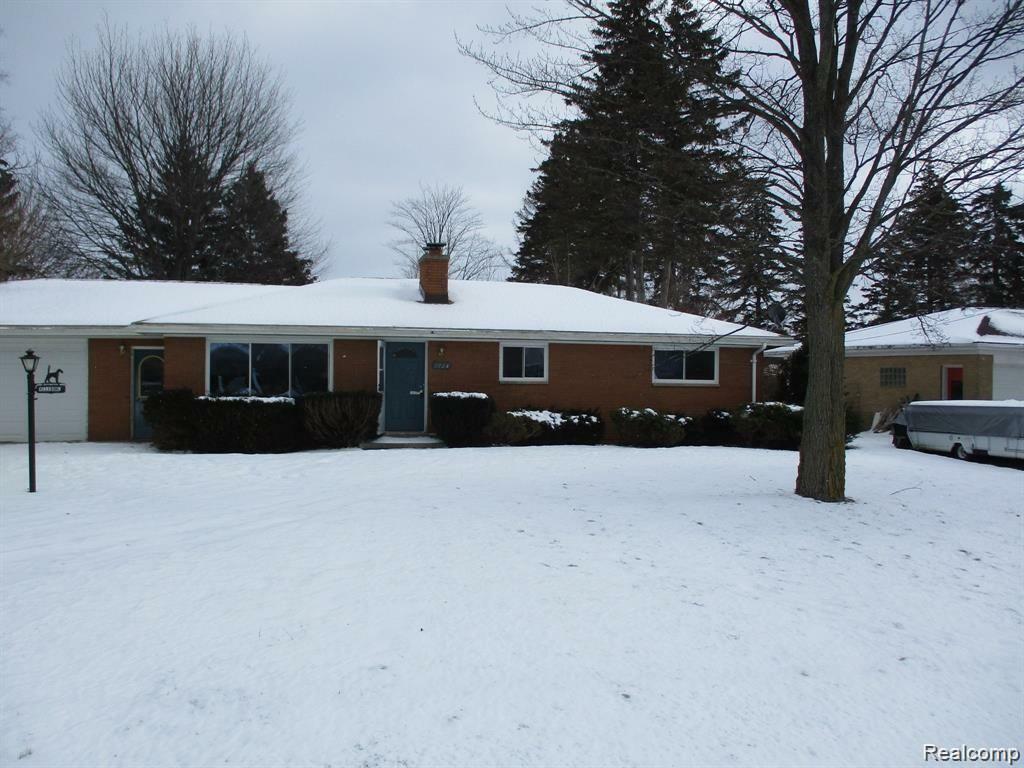 Property Photo:  2726 E Dexter  MI 48603 3209 