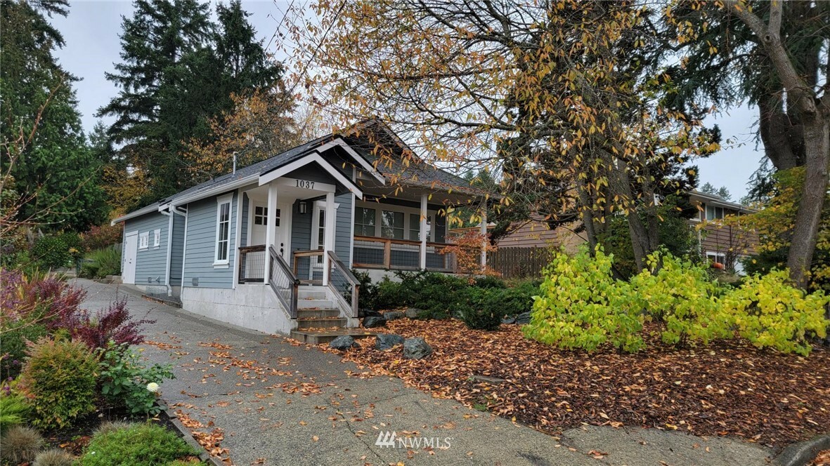Property Photo: 1037 5th Street WA 98033