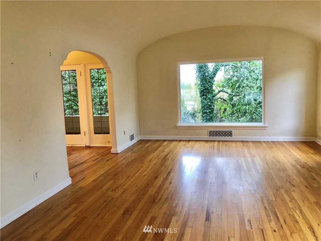 Property Photo: 202 S Summit Avenue WA 98312