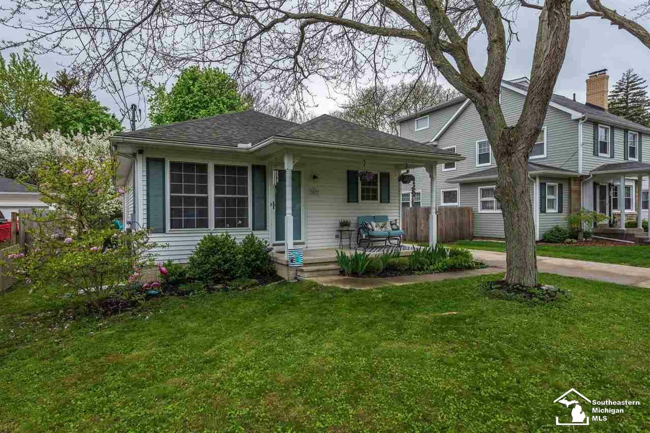 Property Photo:  5821 Elmwood  MI 48161 