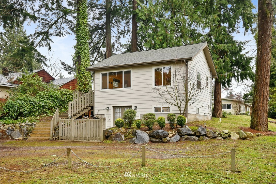 Property Photo:  1021 S 124th Street  WA 98168 