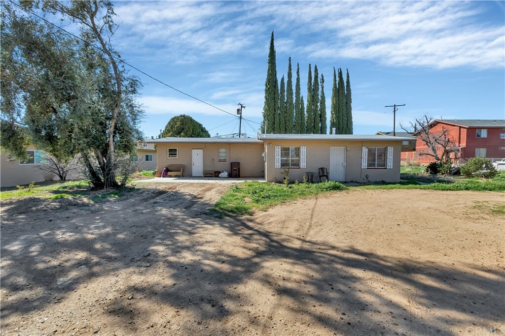 Property Photo:  885 Cherry Avenue  CA 92223 