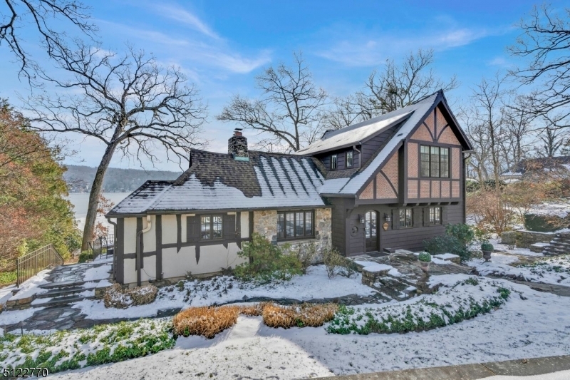 Property Photo:  21 Oakwood Trl  NJ 07871 