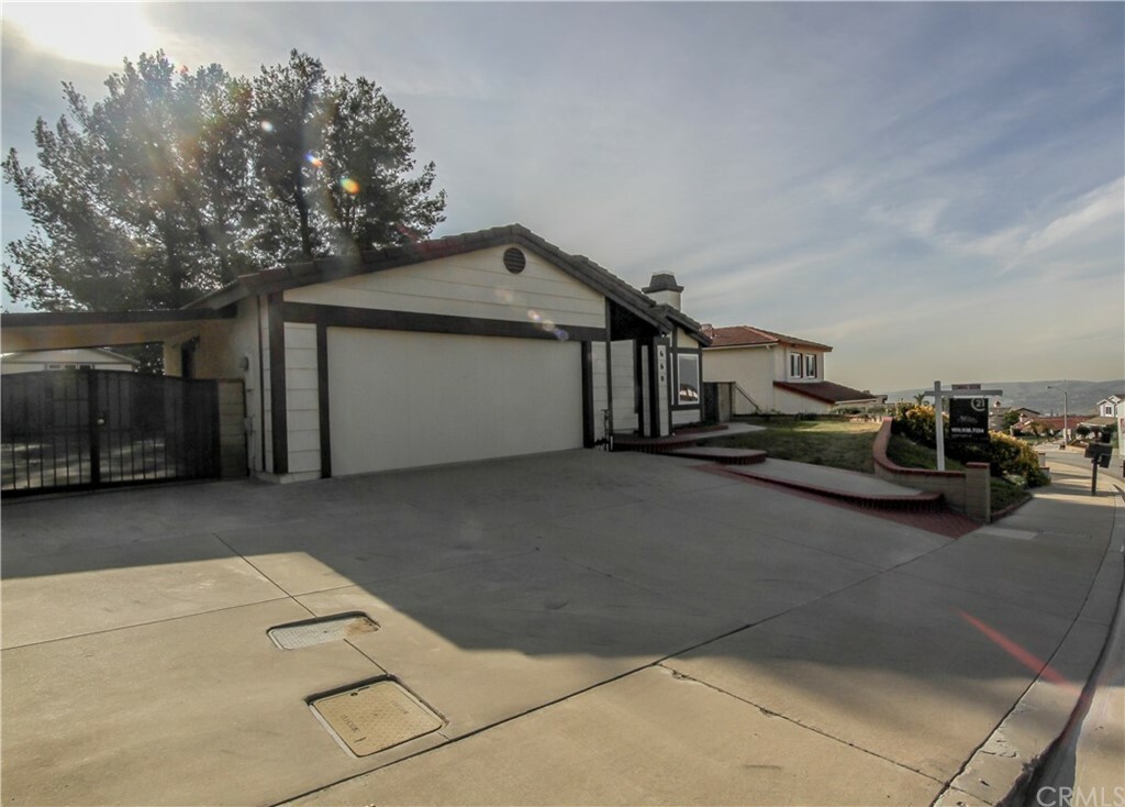 Property Photo:  660 Armitos Place  CA 91765 