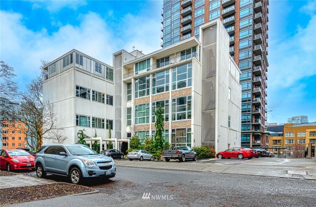Property Photo:  1000 Union Street 201  WA 98101 