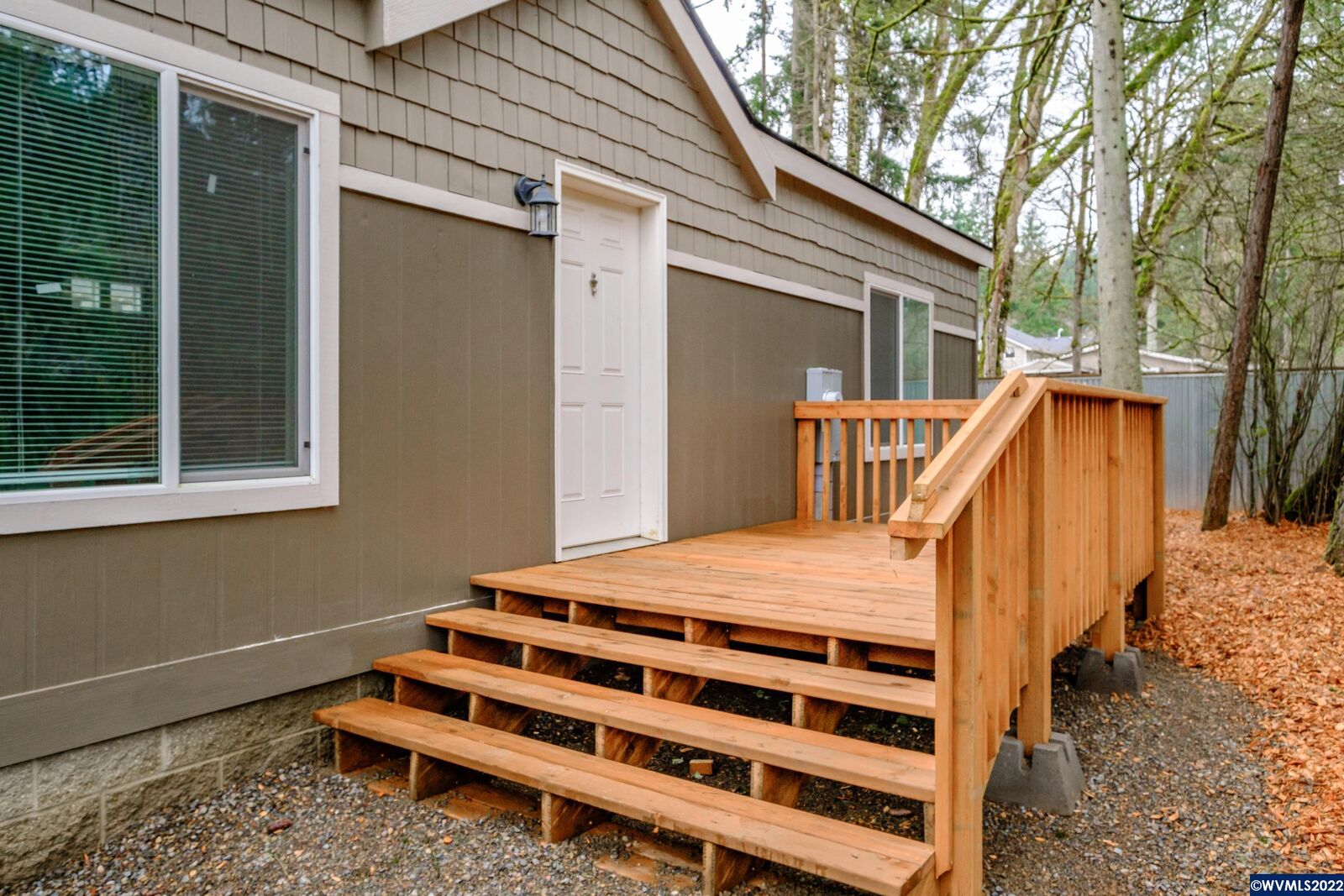 Property Photo: 7028 Sunnyside Rd SE OR 97306