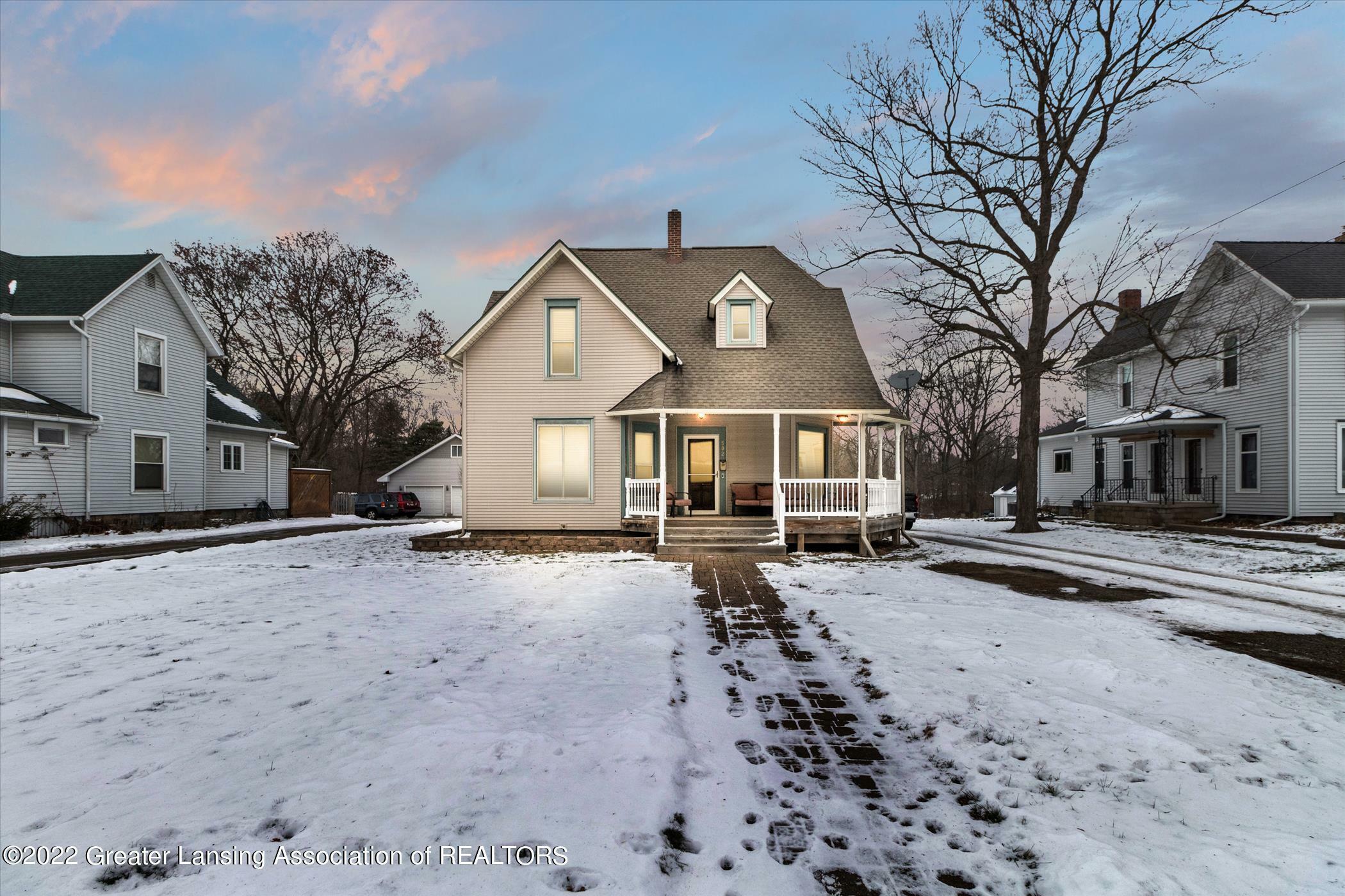 Property Photo:  502 W Jefferson Street  MI 48837 