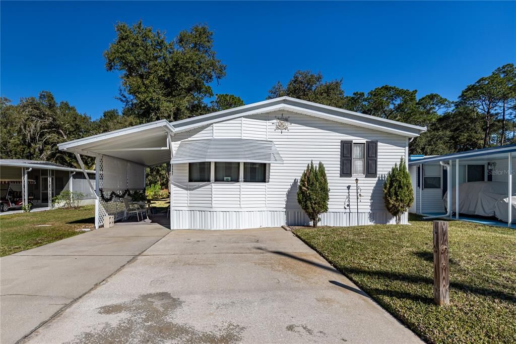 Property Photo: 15347 Santa Fe Trail FL 32726