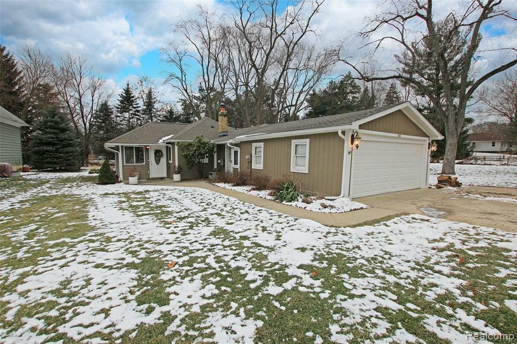 Property Photo:  840 Gallaland  MI 48307 2341 