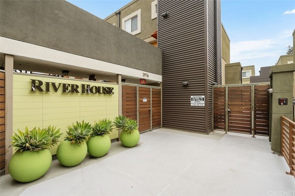 Property Photo:  2978 Ripple Place 104  CA 90039 