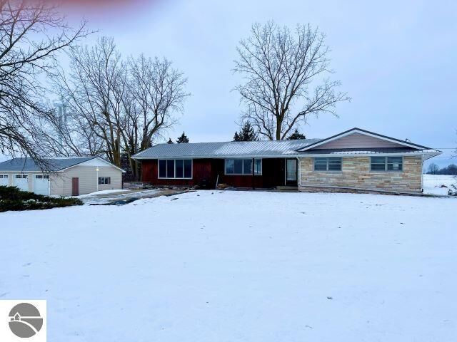 Property Photo:  8949 N Luce Road  MI 48801 