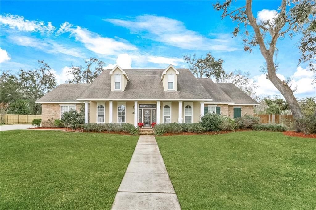 Property Photo: 106 Valeria Court LA 70037