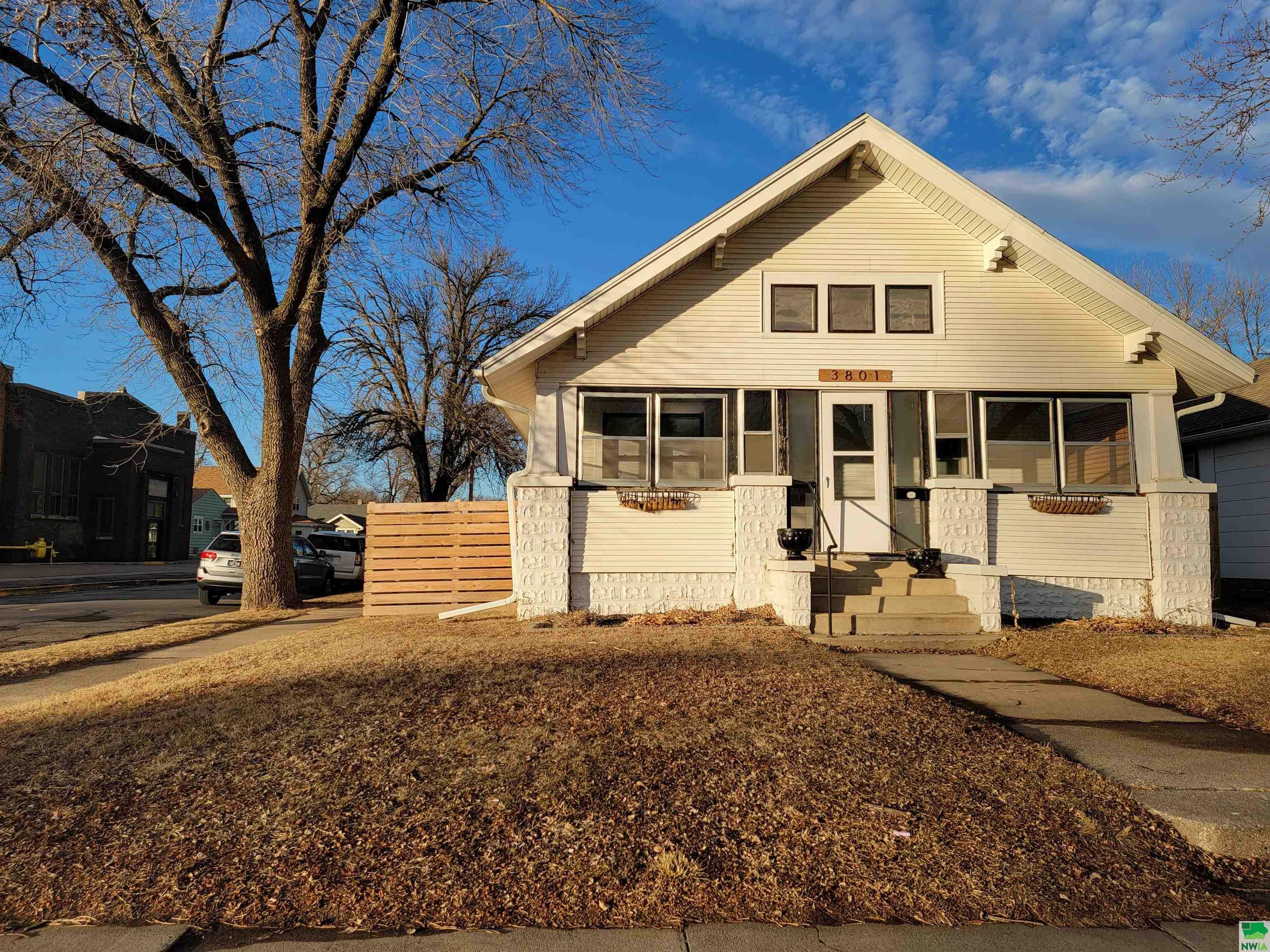 Property Photo:  3801 41st St  IA 51108 