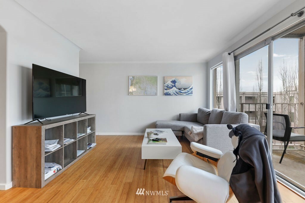 Property Photo: 201 2nd Street S 312 WA 98033