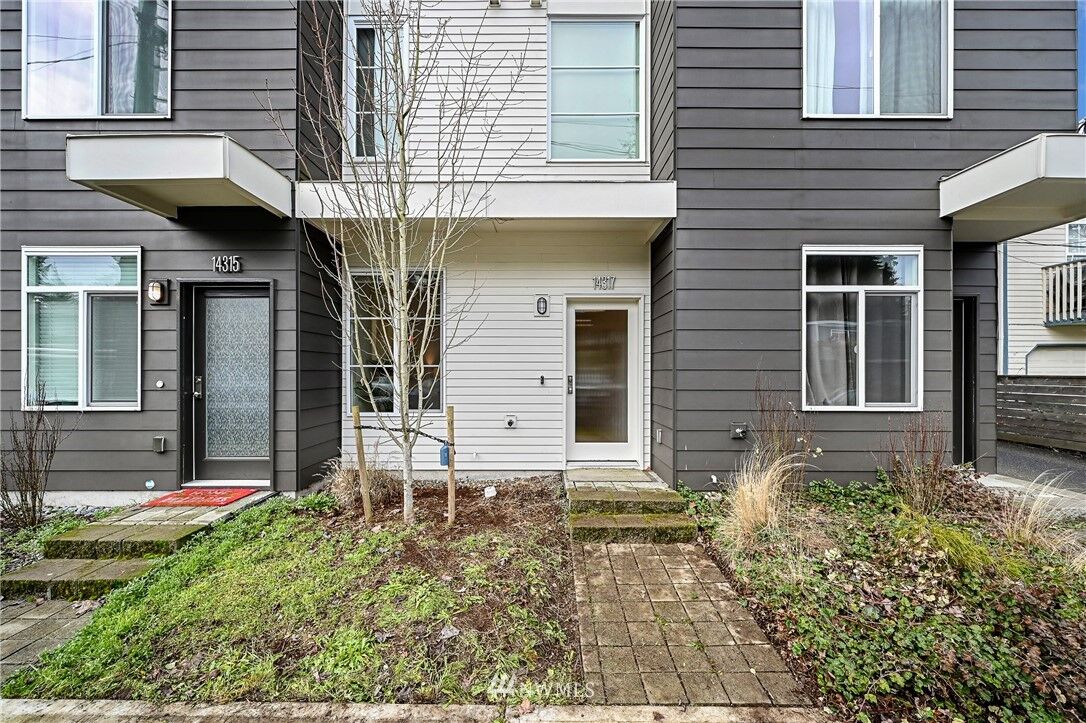 Property Photo:  14317 Stone Avenue N  WA 98133 