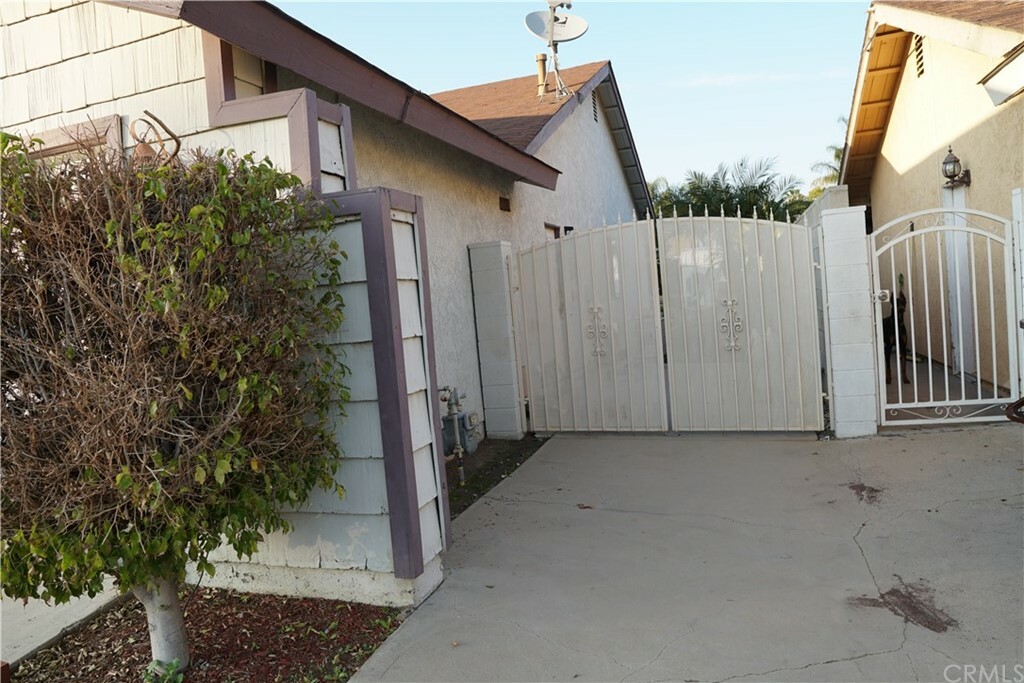 Property Photo:  25938 Margaret Avenue  CA 92551 