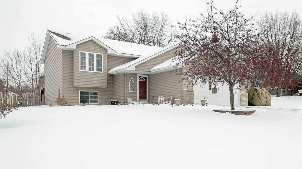 Property Photo:  1602 Whitetail Run  MN 55313 