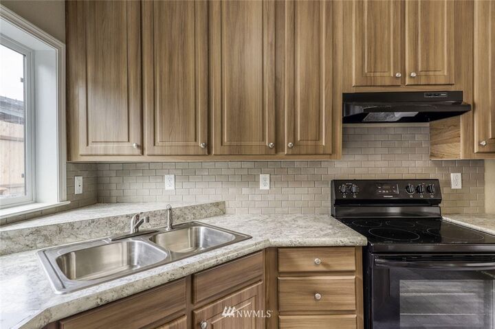 Property Photo:  63 N Victory Avenue  WA 98683 