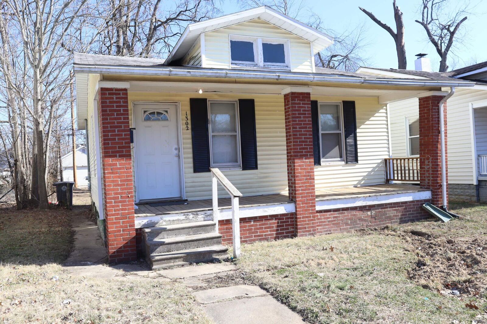 Property Photo:  1302 S Harlan Avenue  IN 47714 