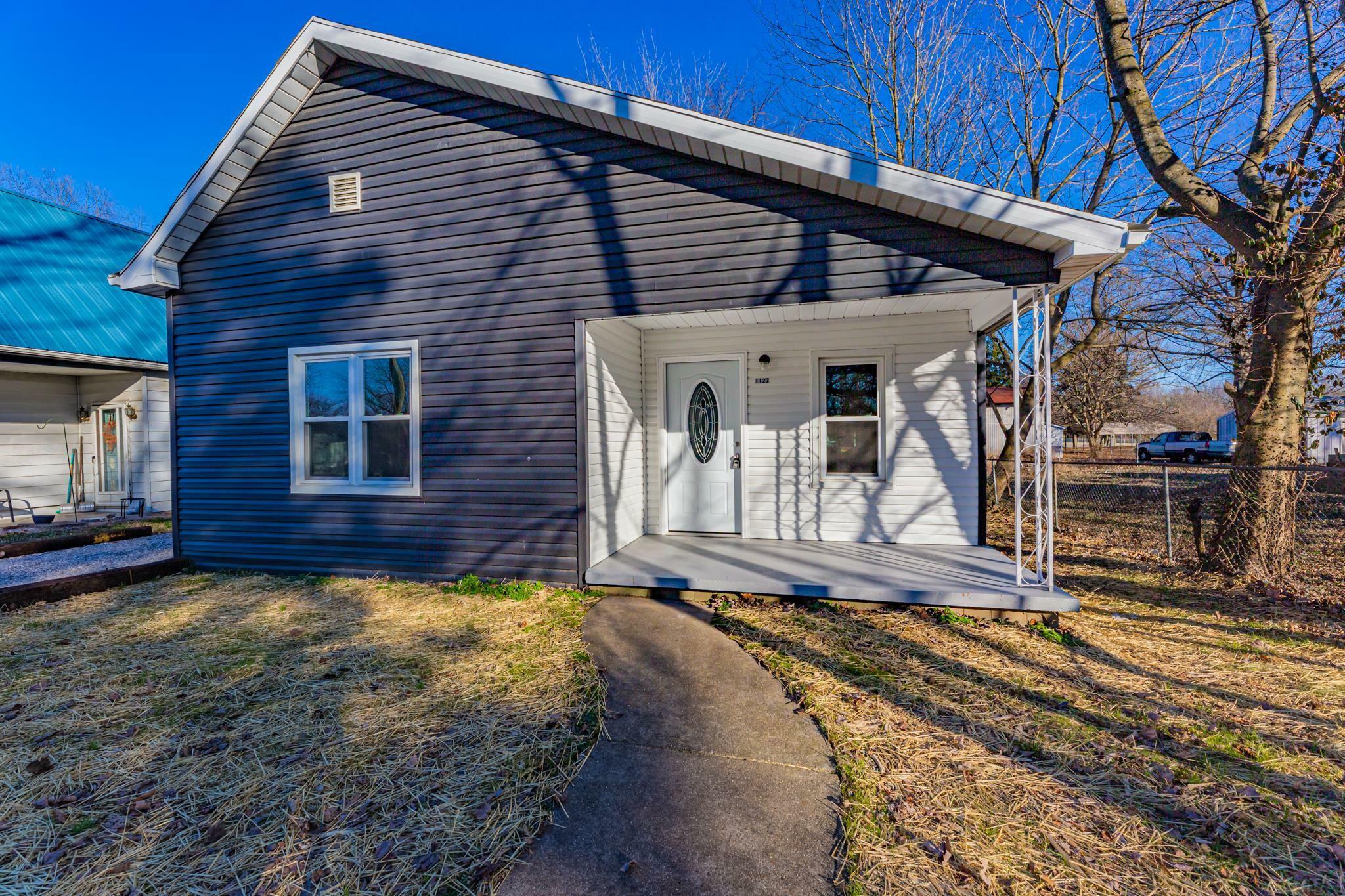 Property Photo:  1127 N Bennett Street  IN 47634 