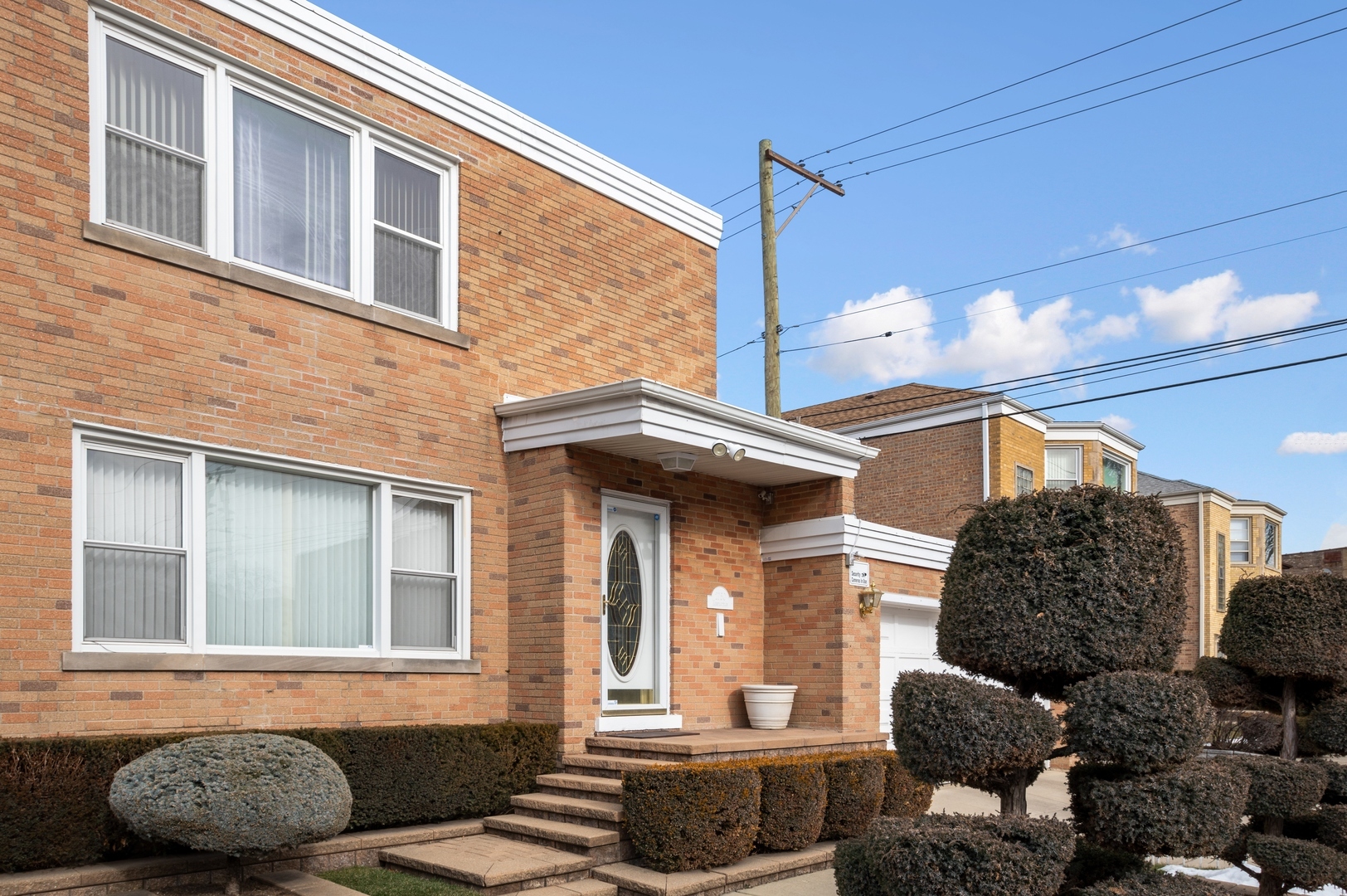 Property Photo: 2750 W Balmoral Avenue IL 60625