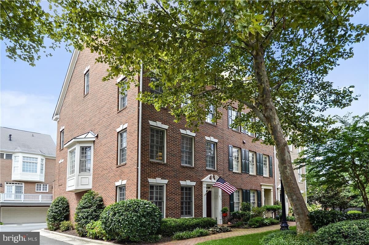 Property Photo: 317 S Fayette Street VA 22314