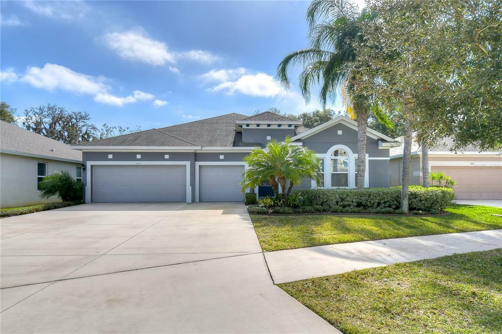 Property Photo: 1013 Tracey Ann Loop FL 33584