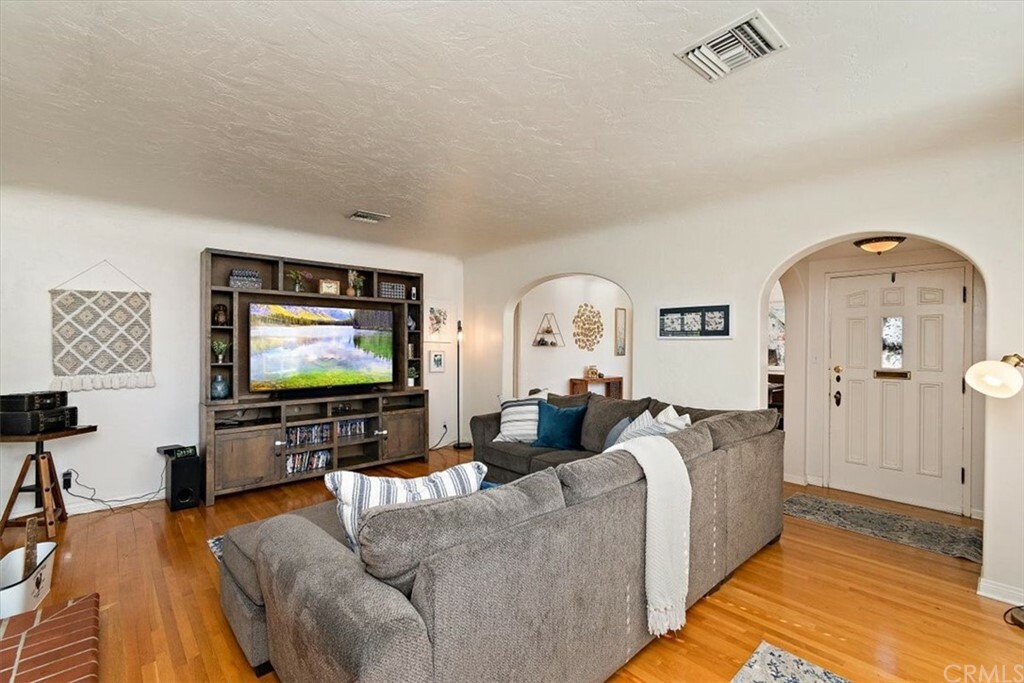 Property Photo:  939 E Colton Avenue  CA 92374 