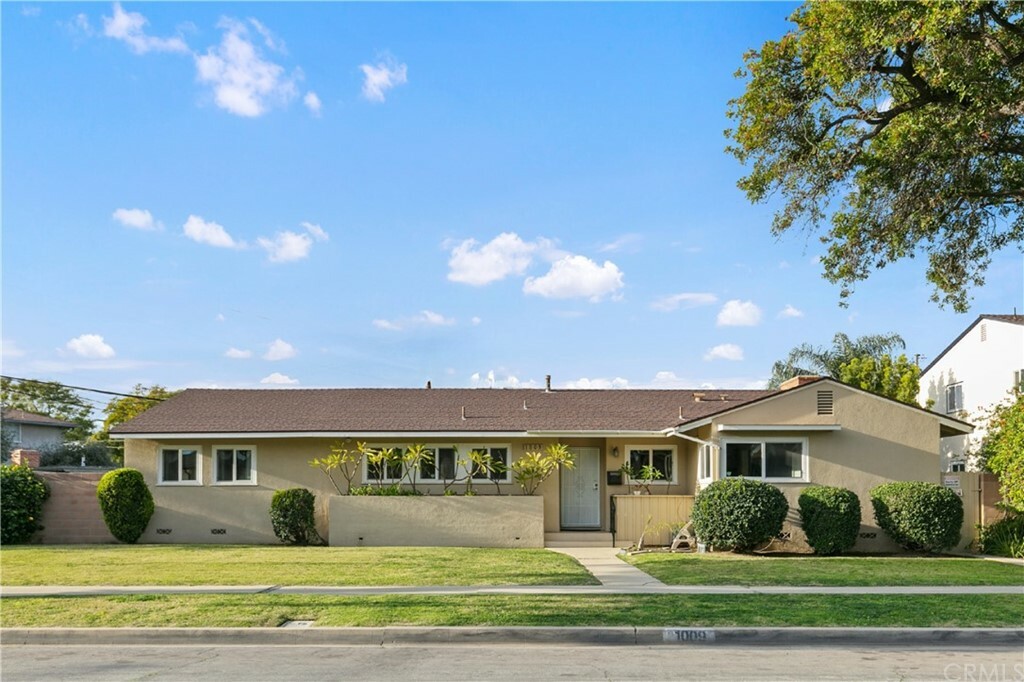 Property Photo:  1009 E 46th Street  CA 90807 