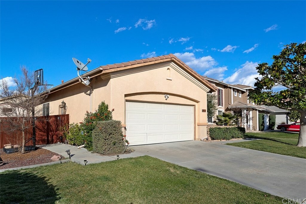 Property Photo:  29728 Camino Cristal  CA 92584 