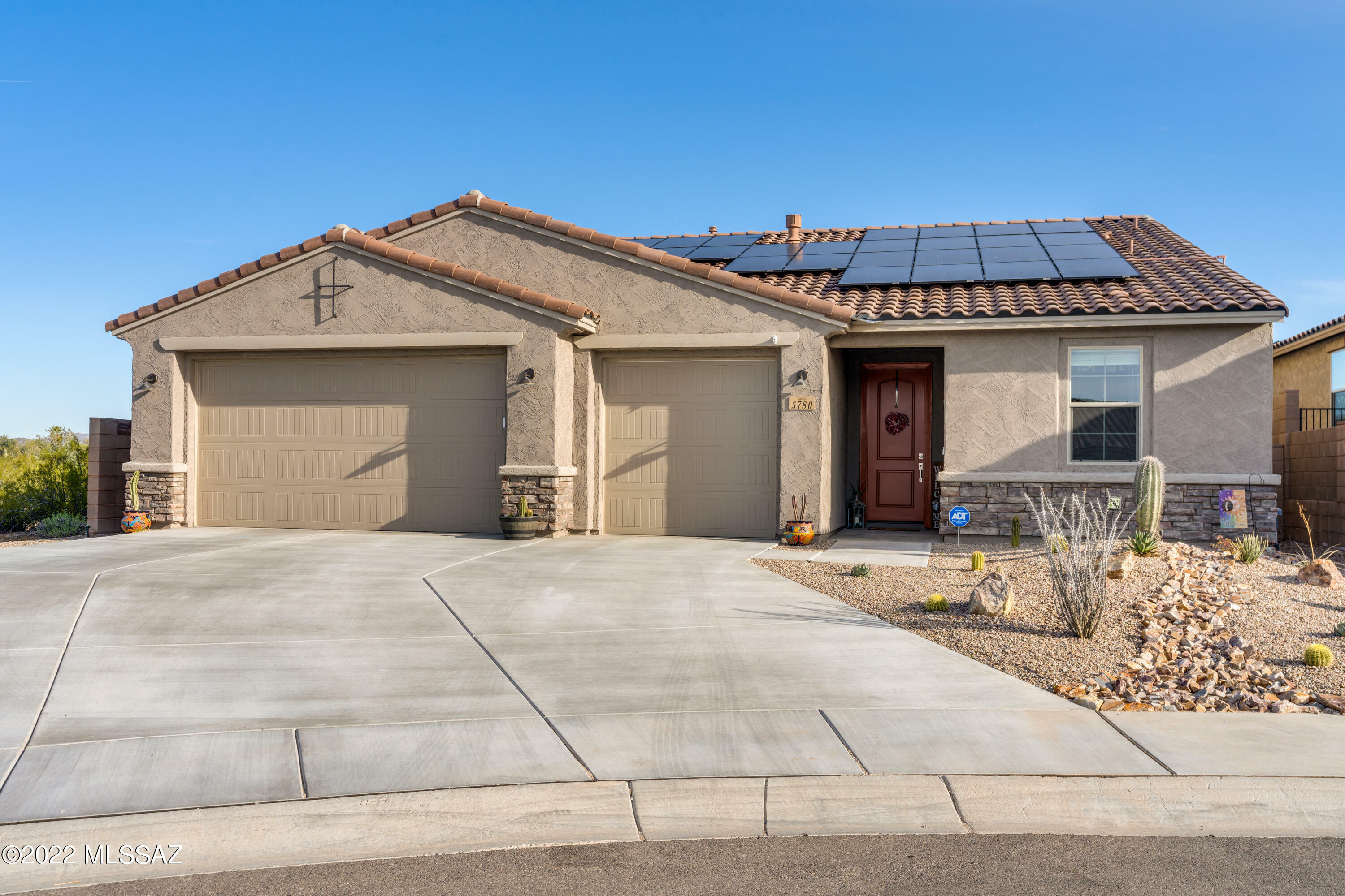 Property Photo:  5780 W Indian Cloud Place  AZ 85742 