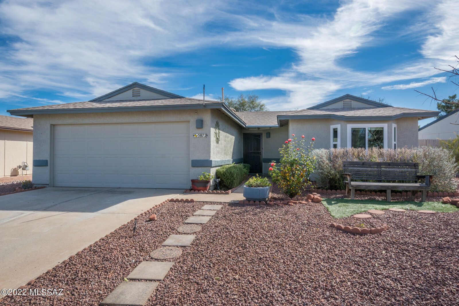 Property Photo:  5872 N Edenbrook Lane  AZ 85741 