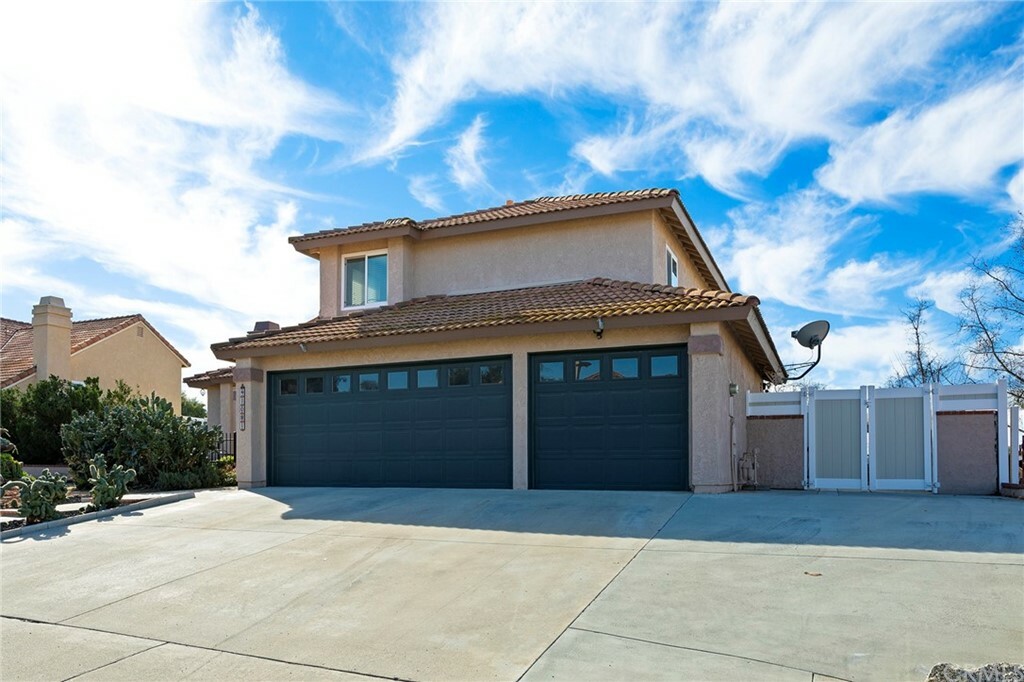 Property Photo:  41081 Willowbend Drive  CA 92563 