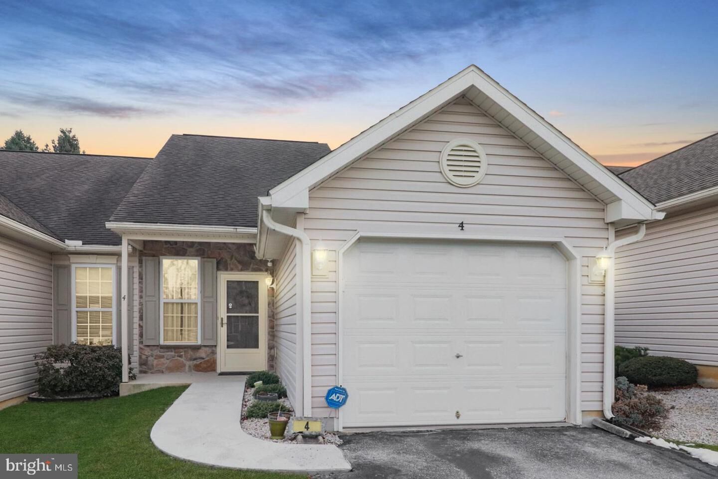 Property Photo:  4 Turning Leaf Way  PA 19605 