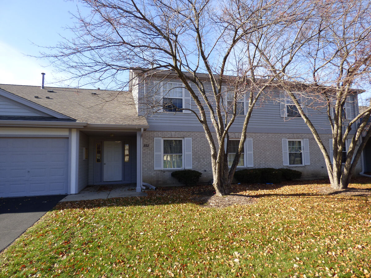 Property Photo: 352 Woodview Circle B IL 60120