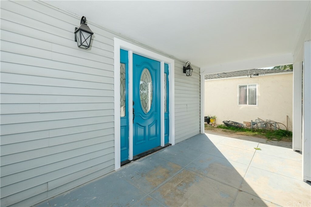 Property Photo:  1109 S Hickory Street  CA 92701 