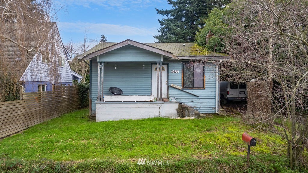 Property Photo:  9232 Densmore Avenue N  WA 98103 