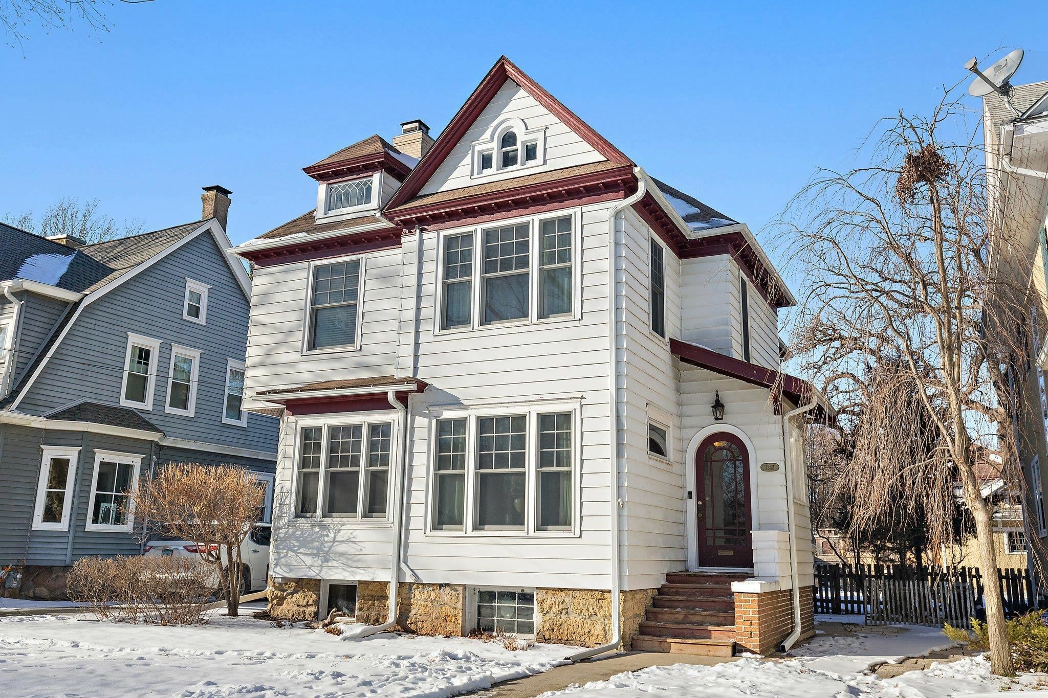 Property Photo:  1242 National Avenue  IL 61103 