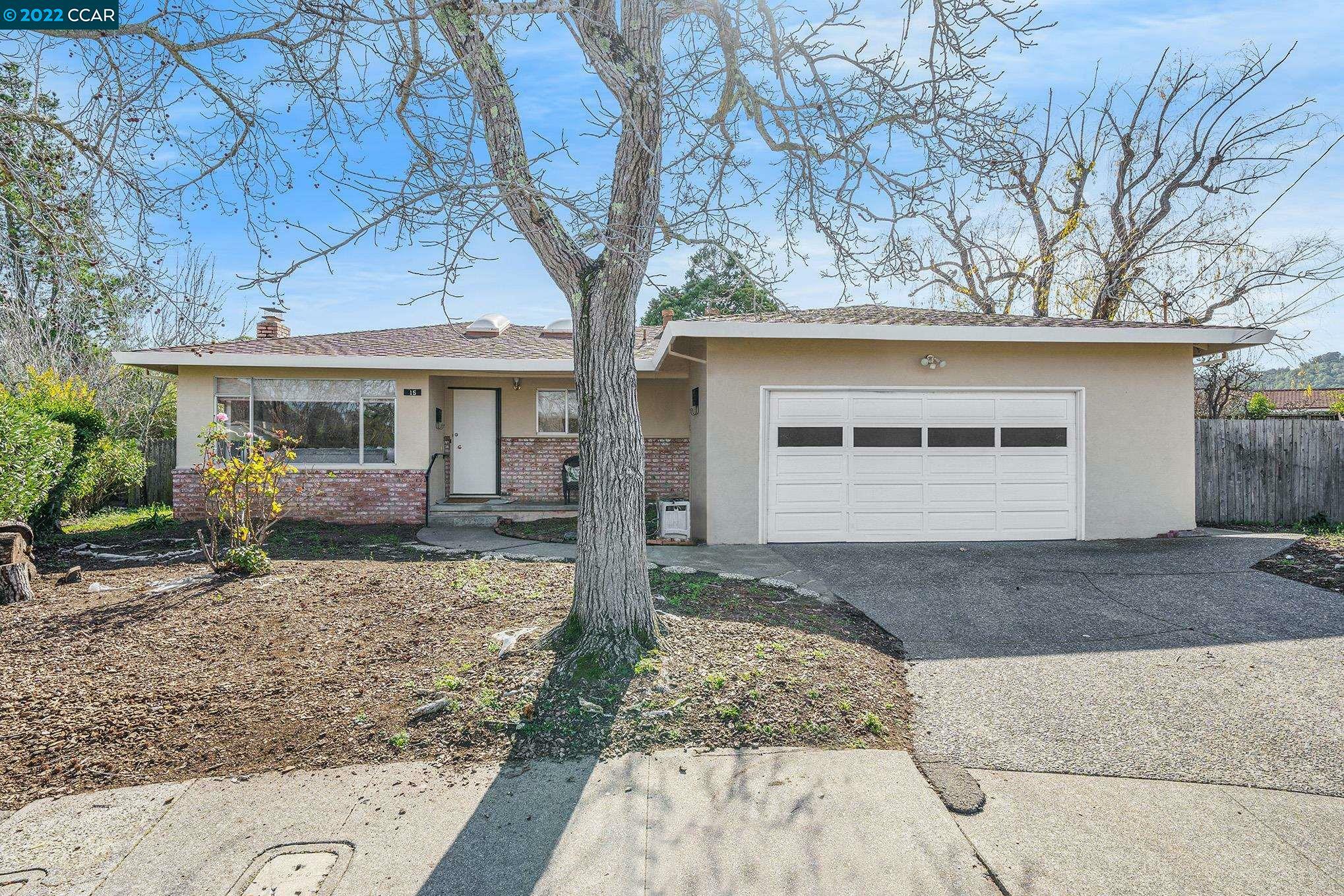 Property Photo: 15 Luisa Ct CA 94903