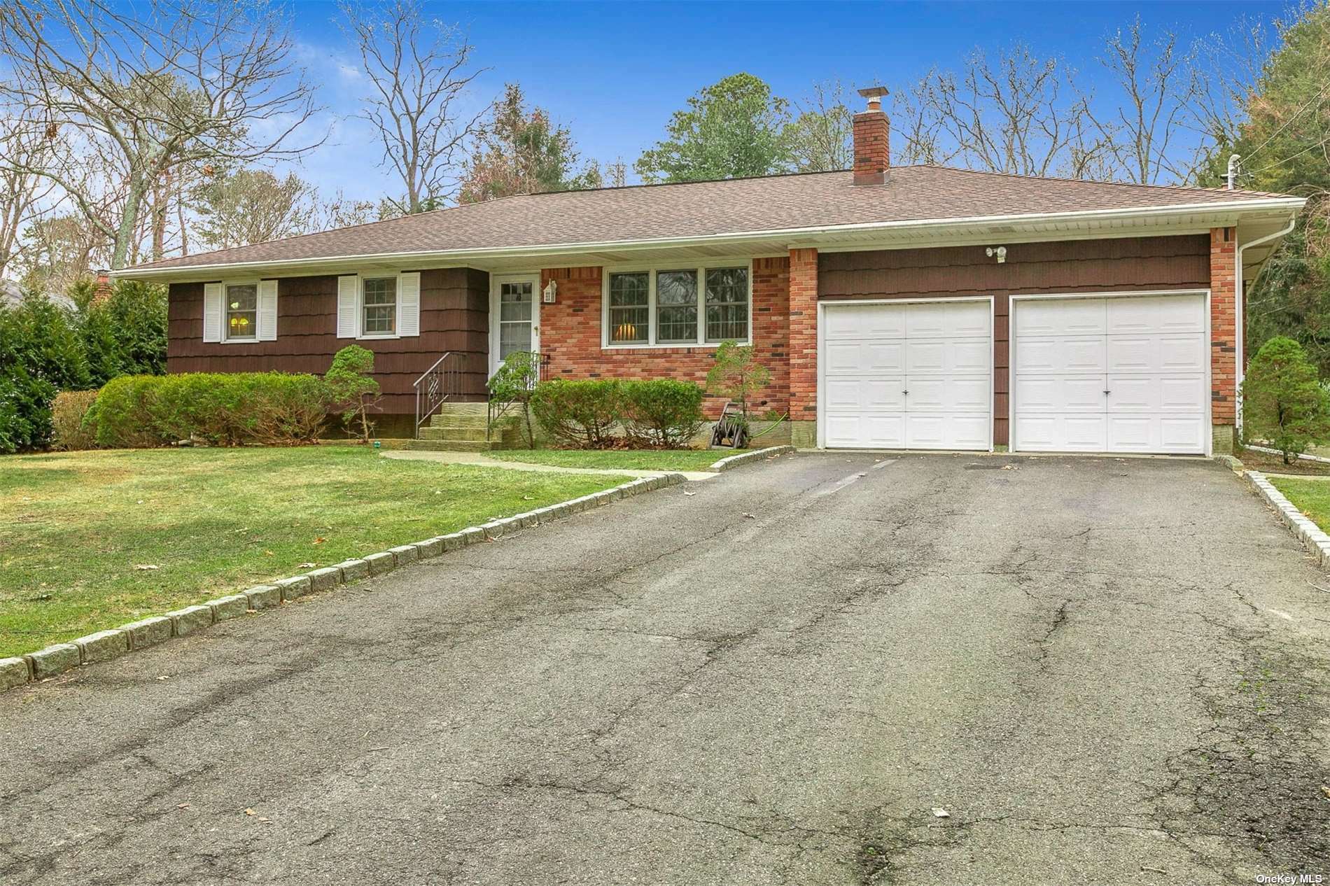 Property Photo:  8 Old Orchard Lane  NY 11961 