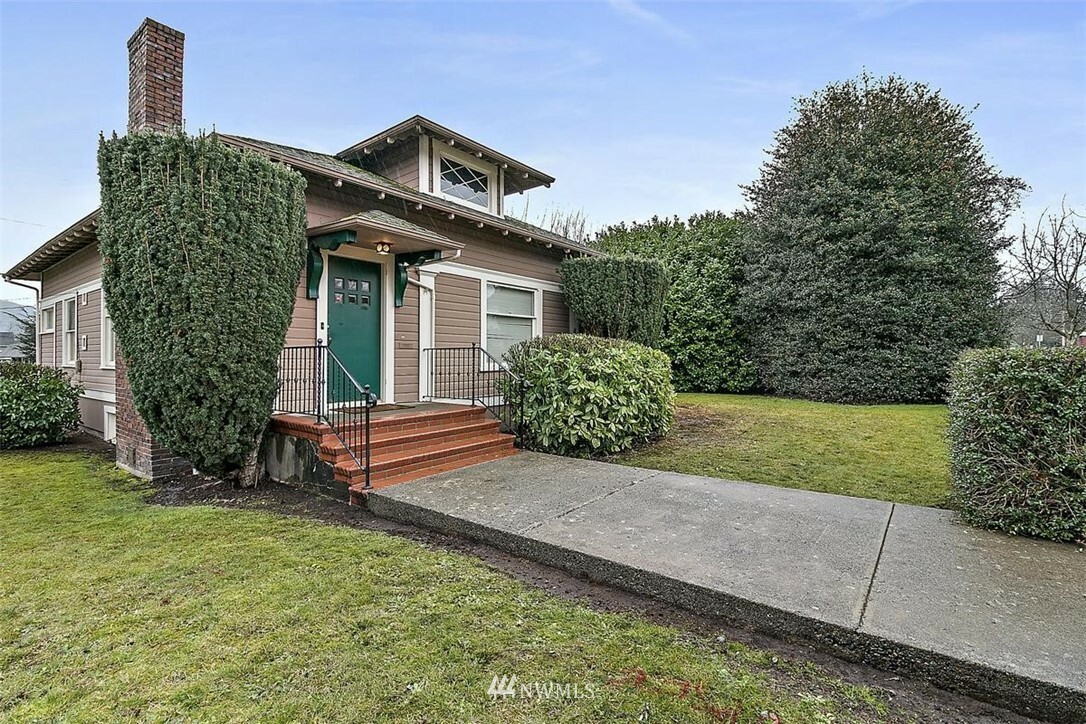 Property Photo:  1837 Wells Street  WA 98022 