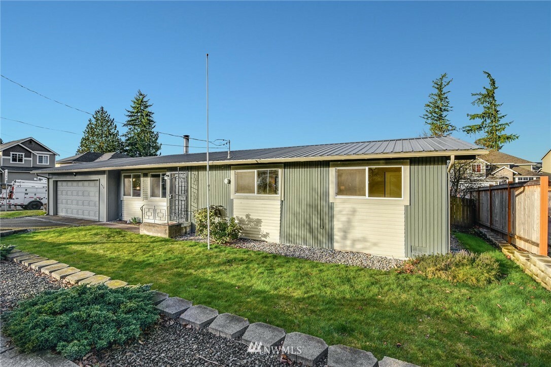 Property Photo:  553 Hoquiam Avenue NE  WA 98059 