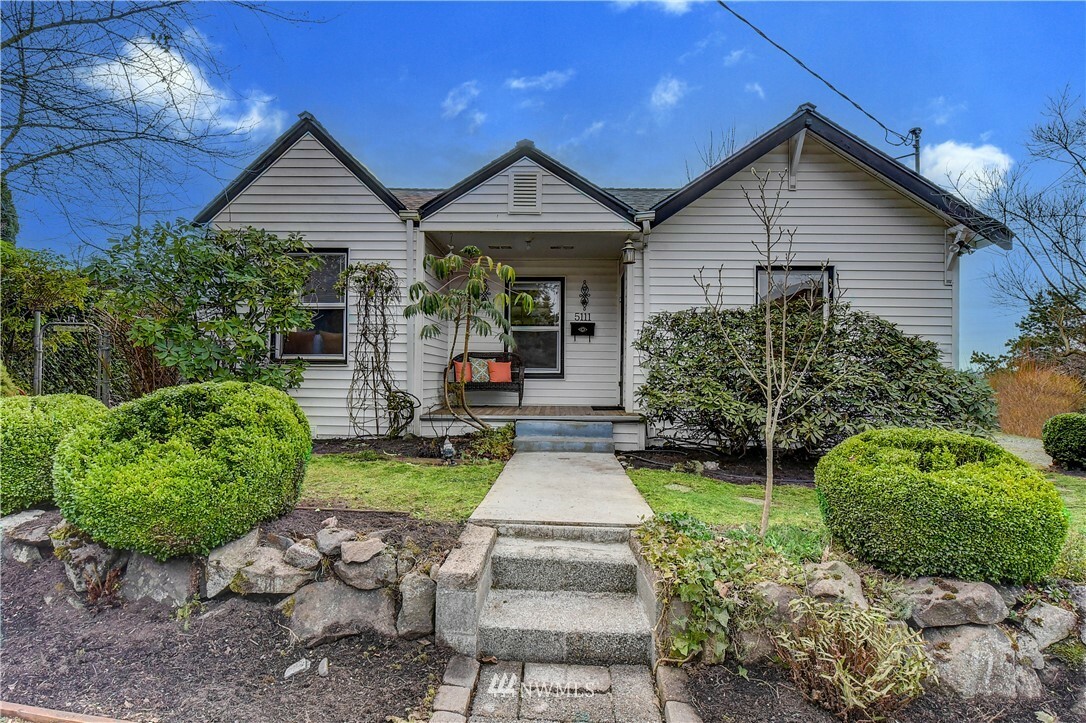 Property Photo:  5111 S. Frontenac St  WA 98118 