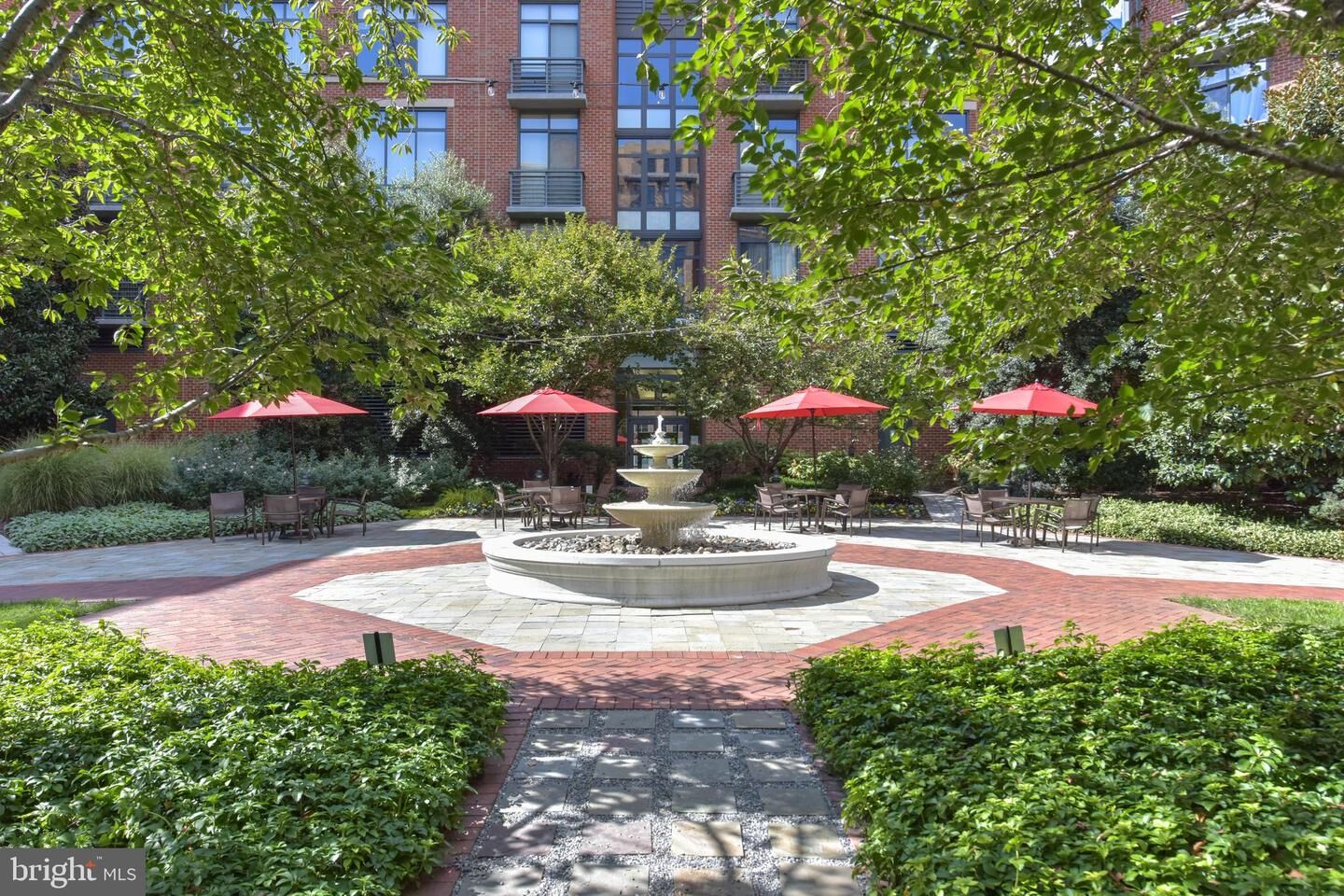 Property Photo:  520 John Carlyle Street 433  VA 22314 