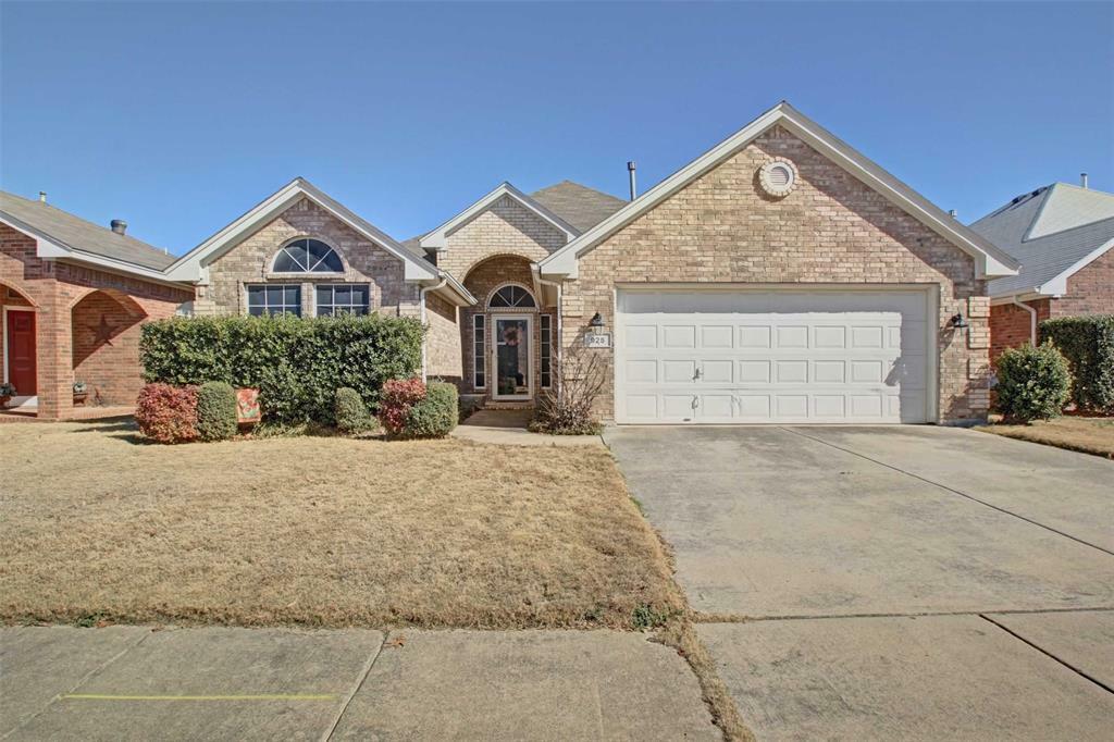 Property Photo:  925 Churchhill Drive  TX 76131 